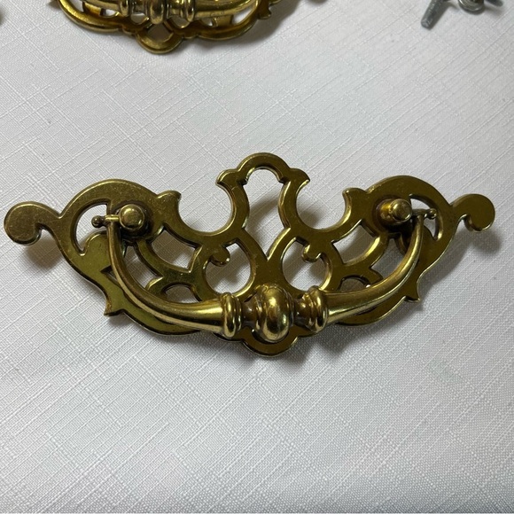 Vintage Draw Pull Handle made in Canada. Set of 8 small and 1 large. 16 screws - Picture 4 of 8